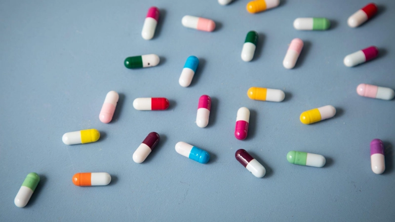 Nährstoff-Booster oder unnötiges Risiko? Die größte Gefahr bei der Einnahme von Nahrungsergänzungsmitteln ist die unkontrollierte Dosierung.  (Foto: Christin Klose/dpa-tmn)