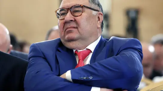 Der Oligarch Alischer Usmanow beim Kongress der Russischen Union der Industriellen und Unternehmer (RSPP) in Moskau. (Foto: Yuri Kochetkov/EPA/dpa)