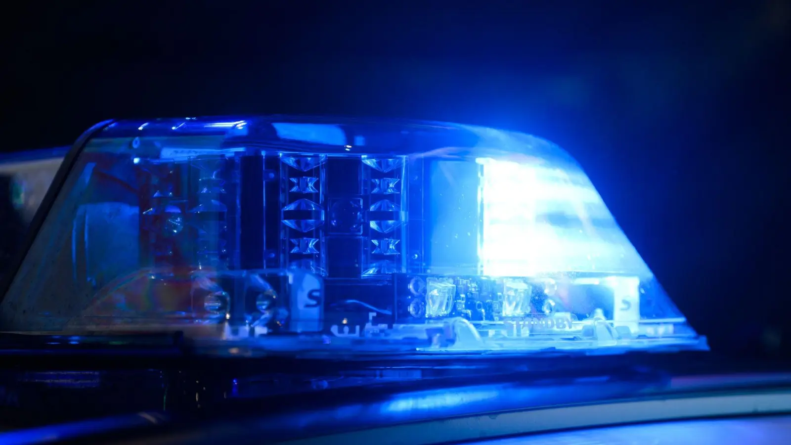 Ein gutes Ende nahm die Suche nach einem verwirrten Mann in Ansbach. (Symbolbild: Julian Stratenschulte/dpa)