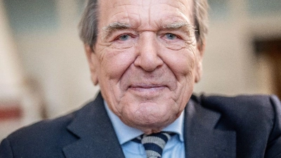 Gerhard Schröder fühlt sich weiterhin heimisch in der SPD, der er seit 61 Jahren angehört. (Foto: Michael Kappeler/dpa)