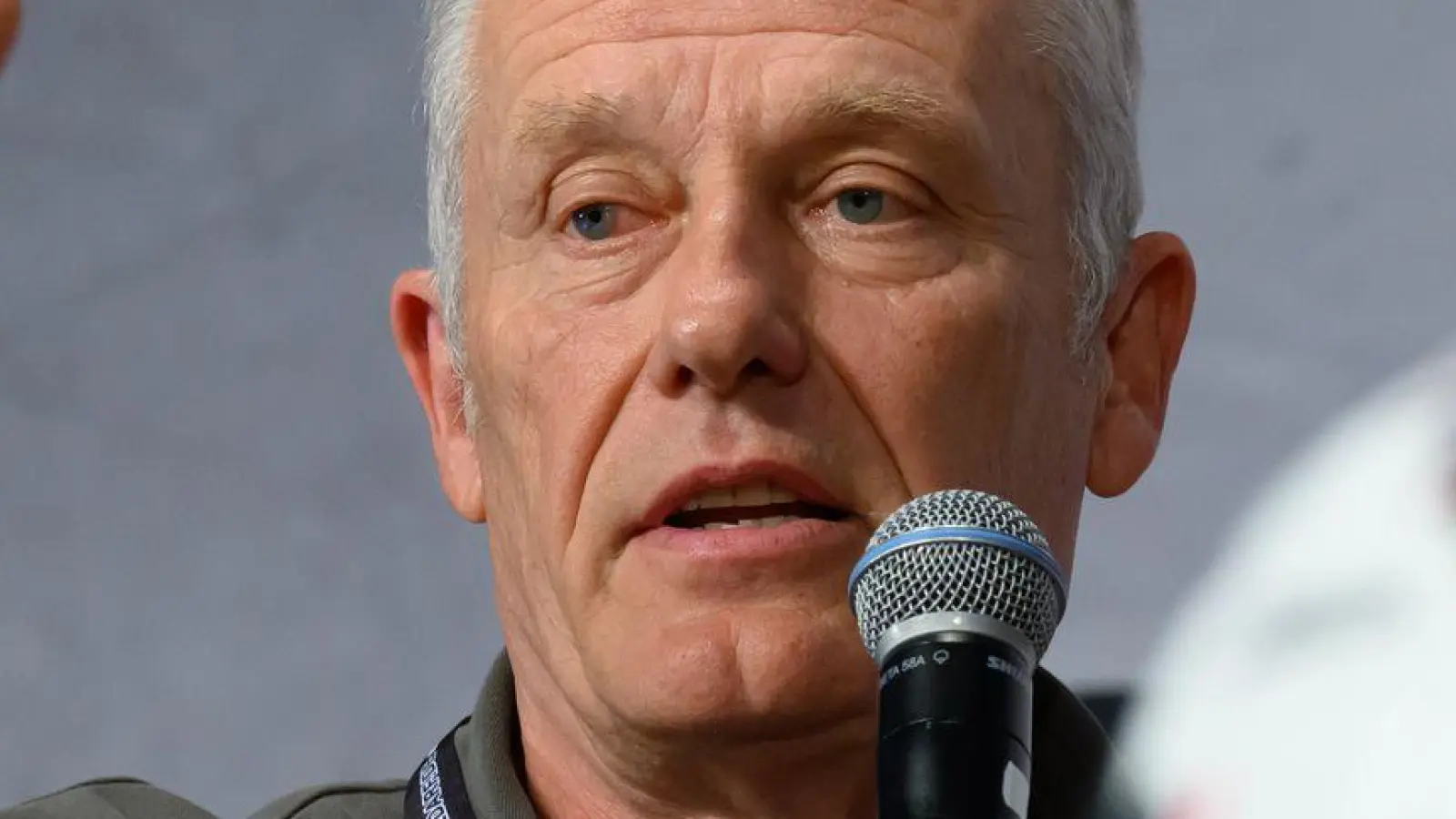 Ex-Bundesliga-Trainer Christian Streich mit einem Plädoyer für Nachwuchsfußballer. (Foto: Hendrik Schmidt/dpa)