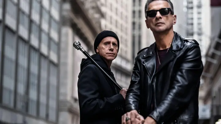 Martin Gore (l) und Dave Gahan von Depeche Mode. (Foto: Anton Corbijn/Sony Music/dpa)