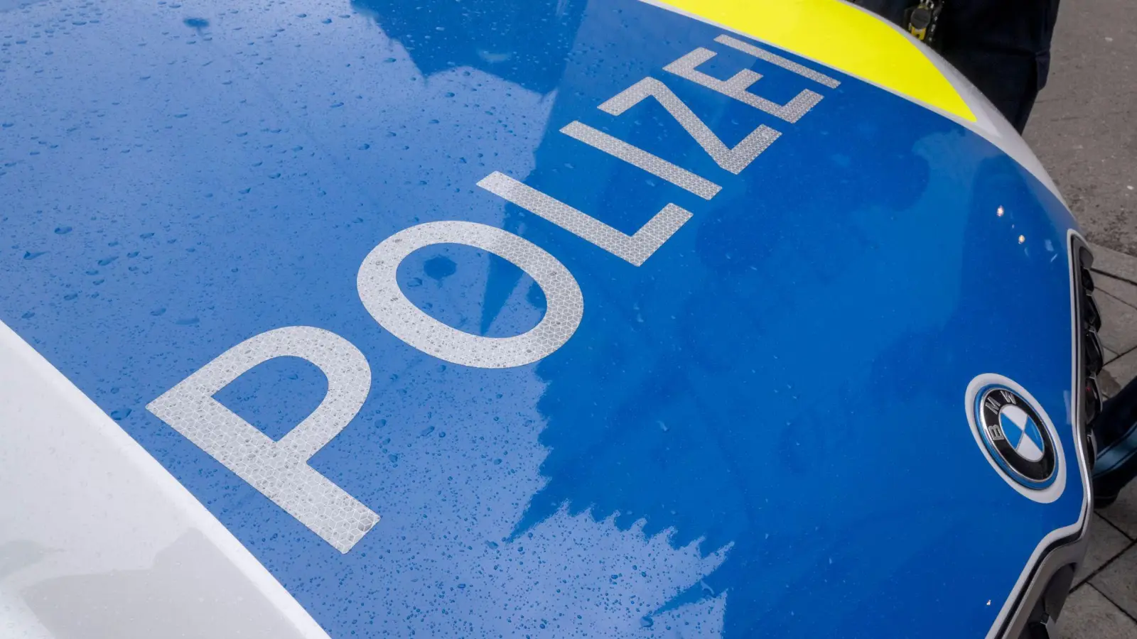 Die Polizei ermittelte wegen einer Verkehrsordnungswidrigkeit gegen den Busfahrer. (Symbolbild) (Foto: Peter Kneffel/dpa)