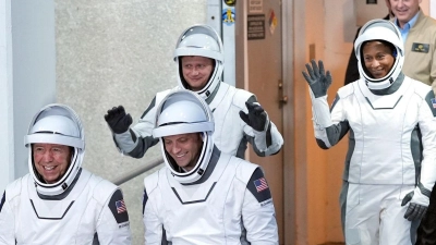 Drei Amerikaner und ein Russe sind zur Internationalen Raumstation ISS aufgebrochen. (Foto: John Raoux/AP/dpa)