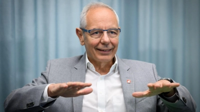 Vassiliadis sieht die Flexibilität der Arbeitszeiten in der Industrie ausgereizt.  (Foto: Bernd von Jutrczenka/dpa)