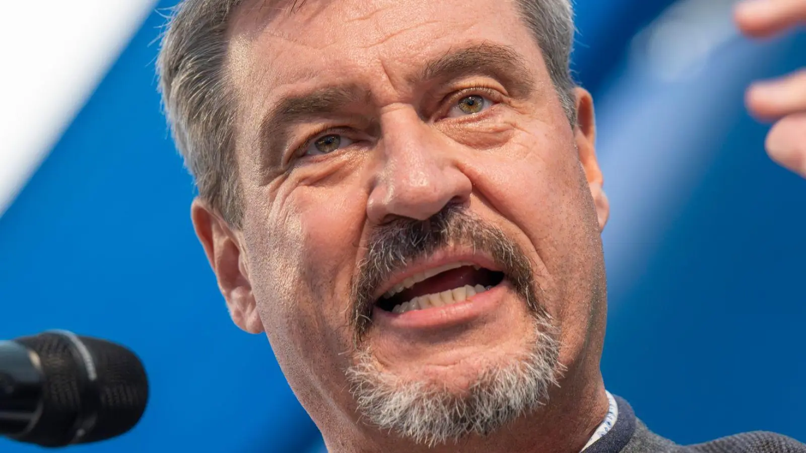 Eindringlich warnte CSU-Chef Söder seine Zuhörer vor der AfD.  (Foto: Peter Kneffel/dpa)