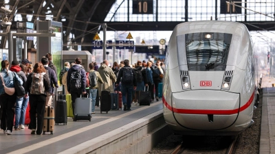 Für den Fernverkehr der Bahn gibt es eine neue Fahrscheinvariante. (Symbolbild) (Foto: Jan Woitas/dpa)