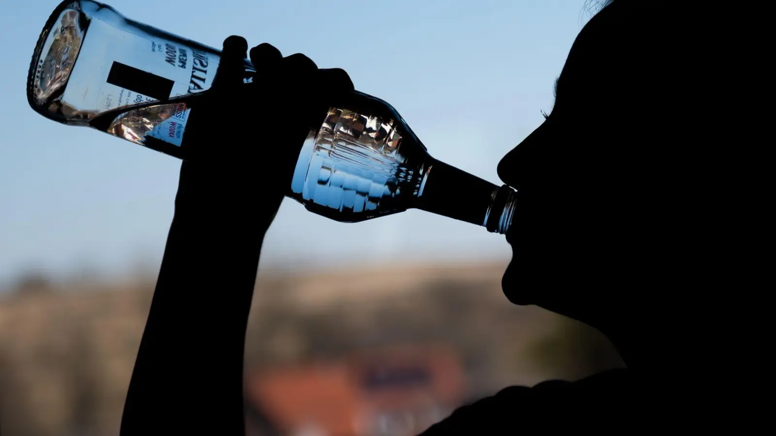 Der Alkoholkonsum ist bei Jugendlichen und jungen Erwachsenen gesunken. (Foto: Silas Stein/dpa)