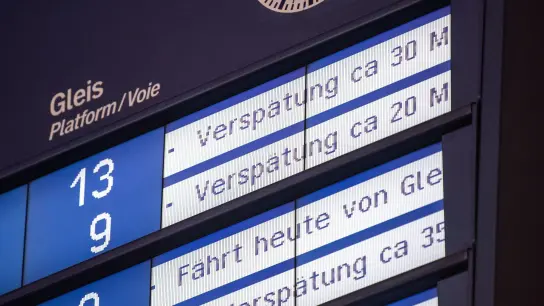 Die Deutsche Bahn war im September wieder pünktlicher - doch viele Probleme bleiben. (Foto: Fabian Sommer/dpa)