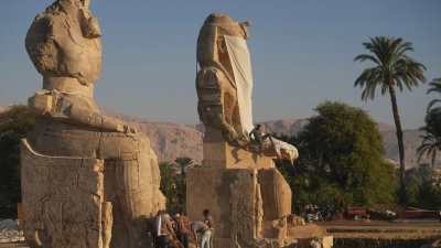 Luxor mit seinen Tempeln und den jahrhundertealten Gräbern im Tal der Könige lockt Touristen aus aller Welt an (Archivbild) (Foto: Amr Nabil/AP/dpa)