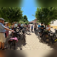 Die Radtouren starteten jeweils im Rathaushof. Auch in den kommenden Monaten ist dort der Treffpunkt zu weiteren gemeinsamen Ausfahrten. (Foto: Team "Gemeinde Unterschwaningen"/Walter Oberhäußer)