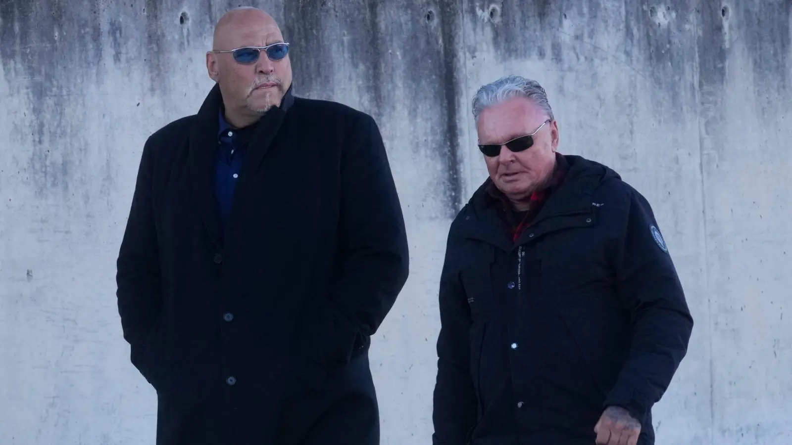 Frank Hanebuth (l) steht in Madrid zusammen mit 46 Mittätern aus Luxemburg, der Türkei und dem Vereinigten Königreich vor Gericht. (Foto: Paul White/AP/dpa)