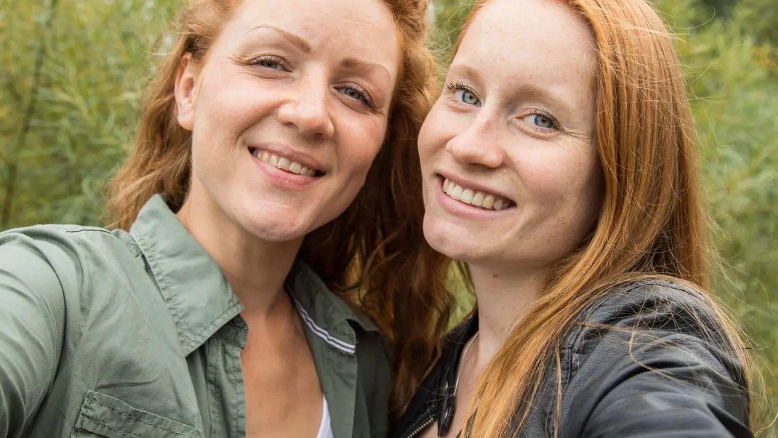 Aus den Augen verloren und nach Jahren wiedergefunden. Es klappt in rund jedem dritten Fall, dass man eine alte Freundschaft wiederbelebt, so der Test eines Freundschaftsexperten.  (Foto: Christin Klose/dpa-tmn)