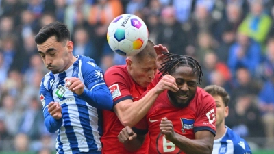 Beim Spiel zwischen dem Karlsruher SC und Hertha BSC gab es auf den Rängen einen medizinischen Notfall. (Foto: Jan-Philipp Strobel/dpa)
