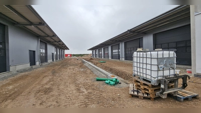 Geht der Fertigstellung entgegen: der neue Bauhof in Leutershausen. Das Millionenprojekt ist eine von zahlreichen Investitionen, die das Stadtsäckel schwer belasten. (Foto: Wolfgang Grebenhof)