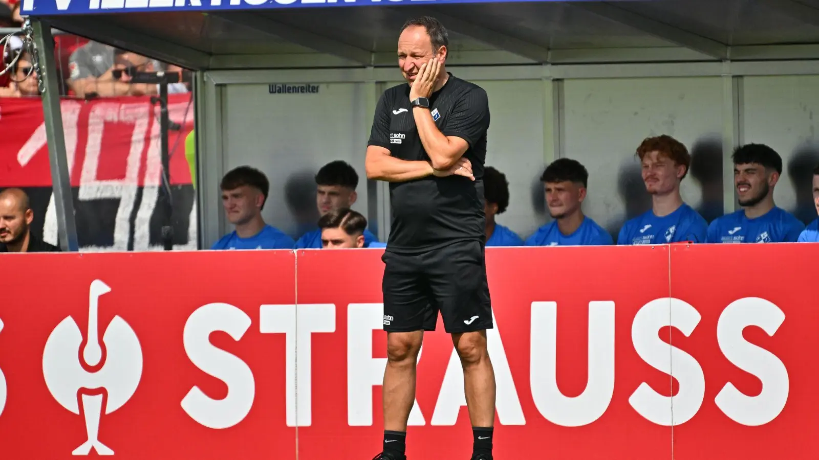 Ein großer Pokal-Tag für Trainer Holger Bachthaler und den FV Illertissen war der Sieg gegen Nürnberg. (Archivfoto) (Foto: Jan-Philipp Strobel/dpa)