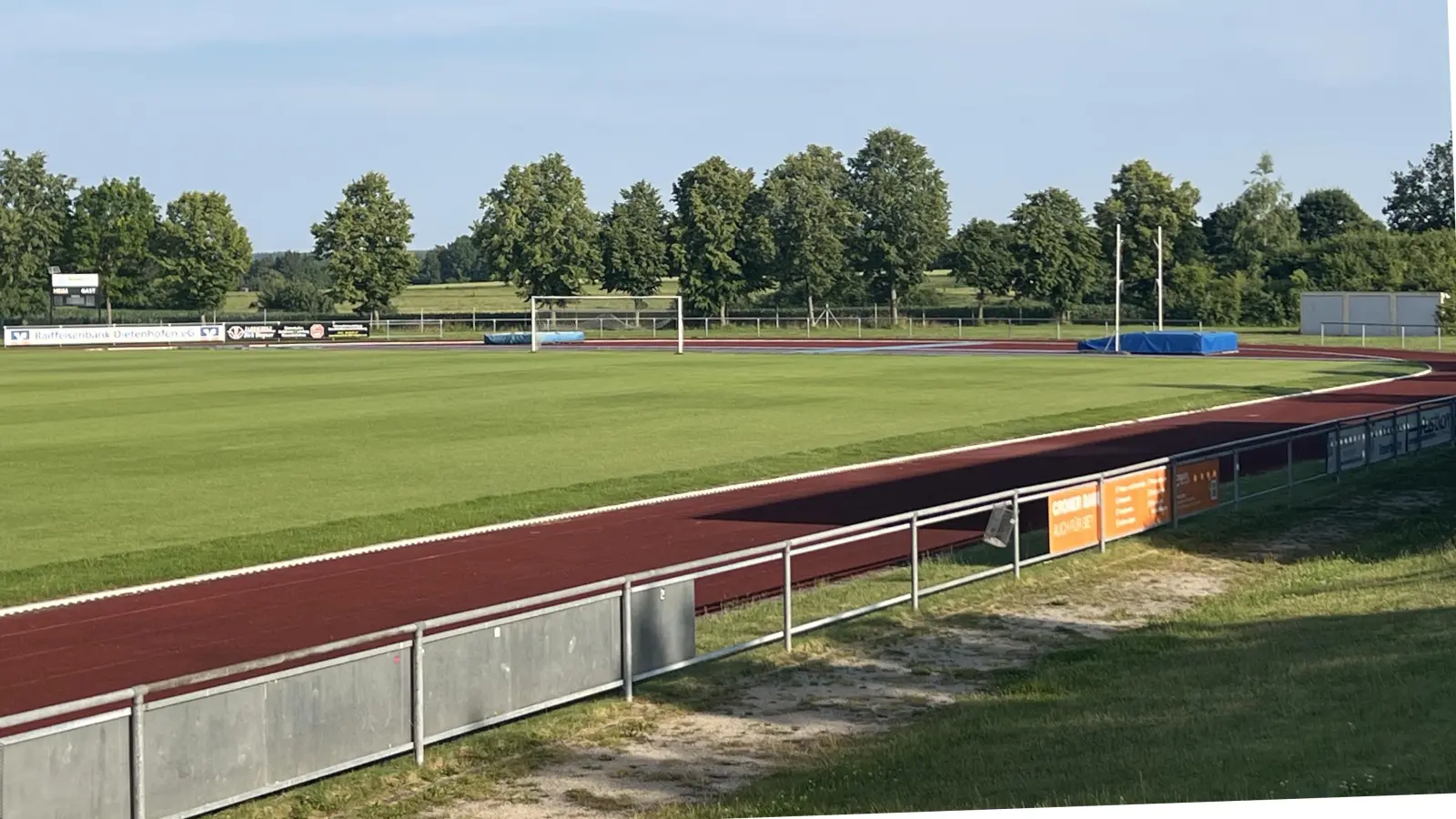 Ab dem kommenden Jahr übernimmt der Sportverein TV 09 Dietenhofen die Pflege der Rasenplätze und der Außen anlagen am Sportzentrum Ansbacher Straße. Die Finanzierung der dafür nötigen Gerätschaften ist jedoch noch nicht abschließend geklärt. (Foto: Yvonne Neckermann)