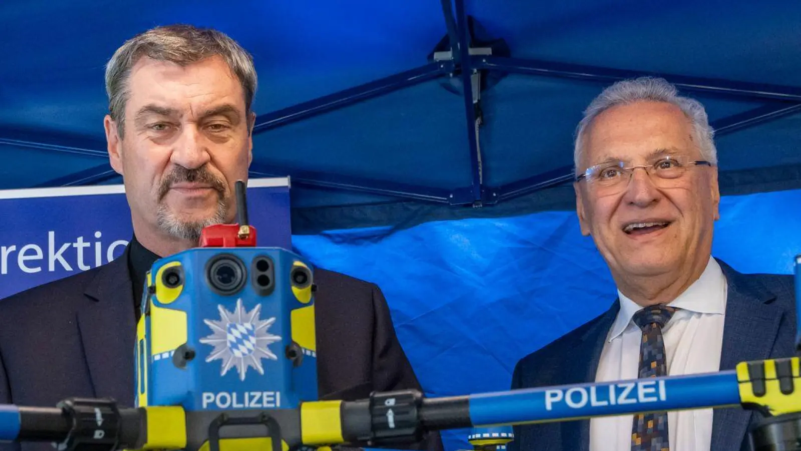Voll des Lobes für ihre Grenzpolizei: Markus Söder und Joachim Herrmann. (Foto: Peter Kneffel/dpa)