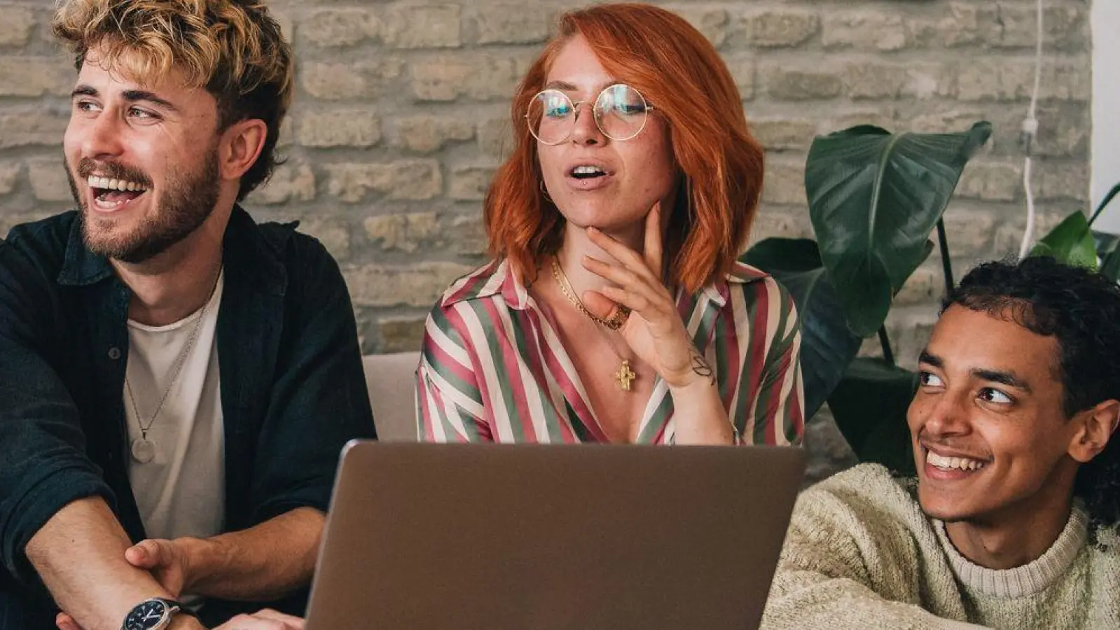 Jüngere Generationen haben mehr: Rund jeder sechste der 30- bis 39-Jährigen hat auch mal mehr als 10.000 Euro auf dem Girokonto. (Foto: Zacharie Scheurer/dpa-tmn)