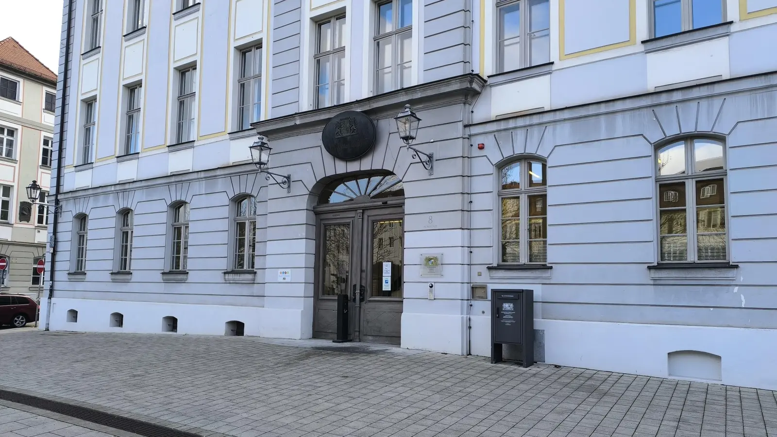 Im Rahmen der Kriminalitätsprävention besuchen Lehrkräfte der Berufsvorbereitungsklassen des BSZ Ansbach-Triesdorf mit den Schülerinnen und Schülern unter anderem das Amtsgericht Ansbach.  (Foto: Thomas Schaller)