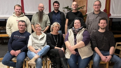 Zehn von zwölf Nominierten – zwei waren in Abwesenheit bestätigt worden – stellten sich anschließend zum Gruppenfoto.  (Foto: Volker Raab)