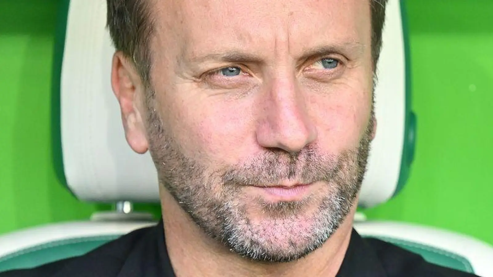 Muss viel nachdenken: VfL Wolfsburgs Sportchef Sebastian Schindzielorz (Foto: Swen Pförtner/dpa)