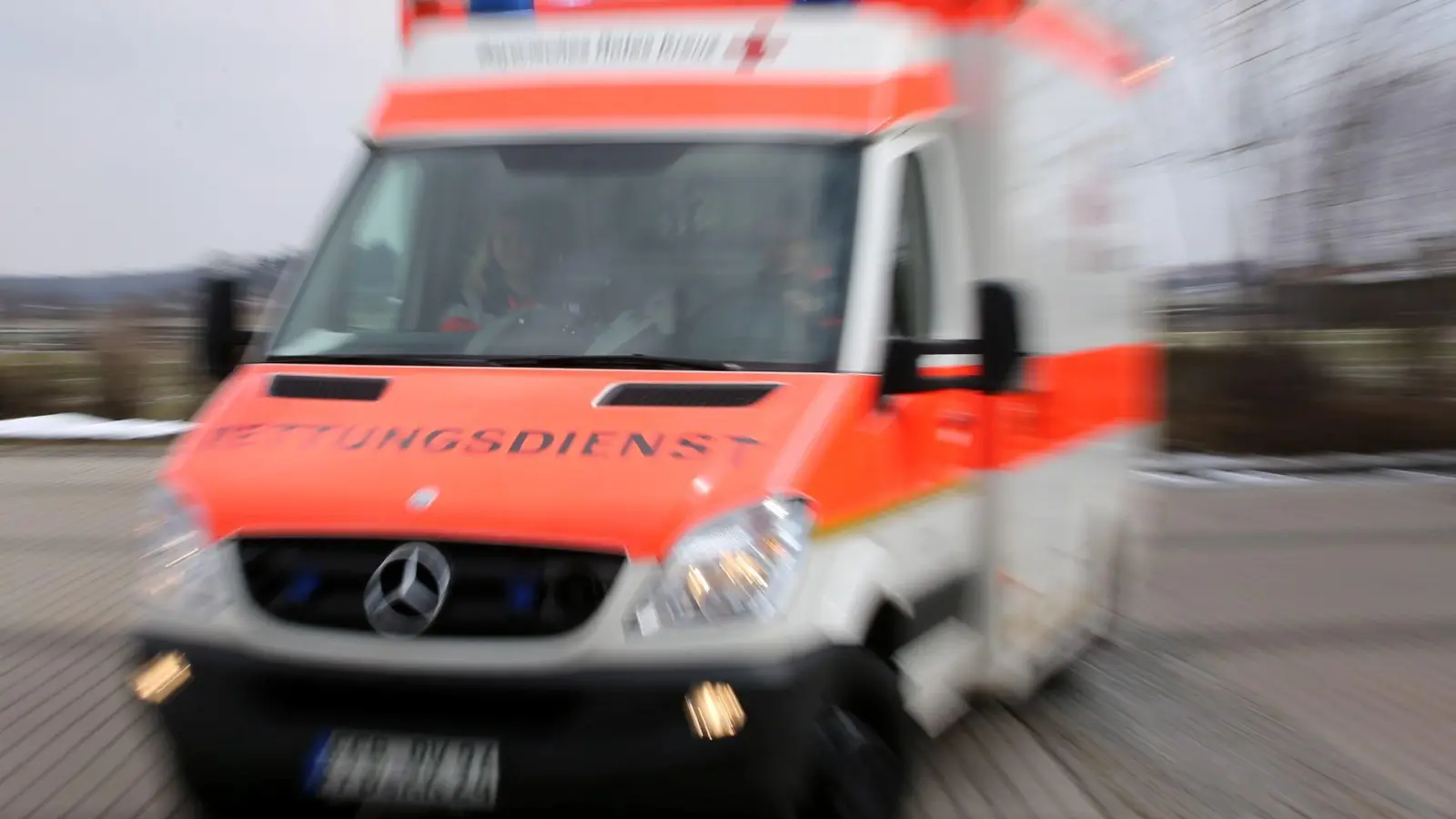 Eine Schülerin musste ins Krankenhaus gebracht werden. (Symbolbild) (Foto: Stephan Jansen/dpa)