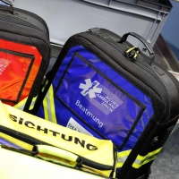 Nach zwei Bedienungen als Ersthelferinnen übernahm der Rettungsdienst die Versorgung des 78-Jährigen. (Symbolbild) (Foto: Matthias Balk/dpa)