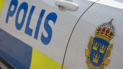 An einer schwedischen Schule wurden mehrere Menschen mit einem Schwert verletzt. Die Polizei ist vor Ort. (Symbolbild) (Foto: Steffen Trumpf/dpa)