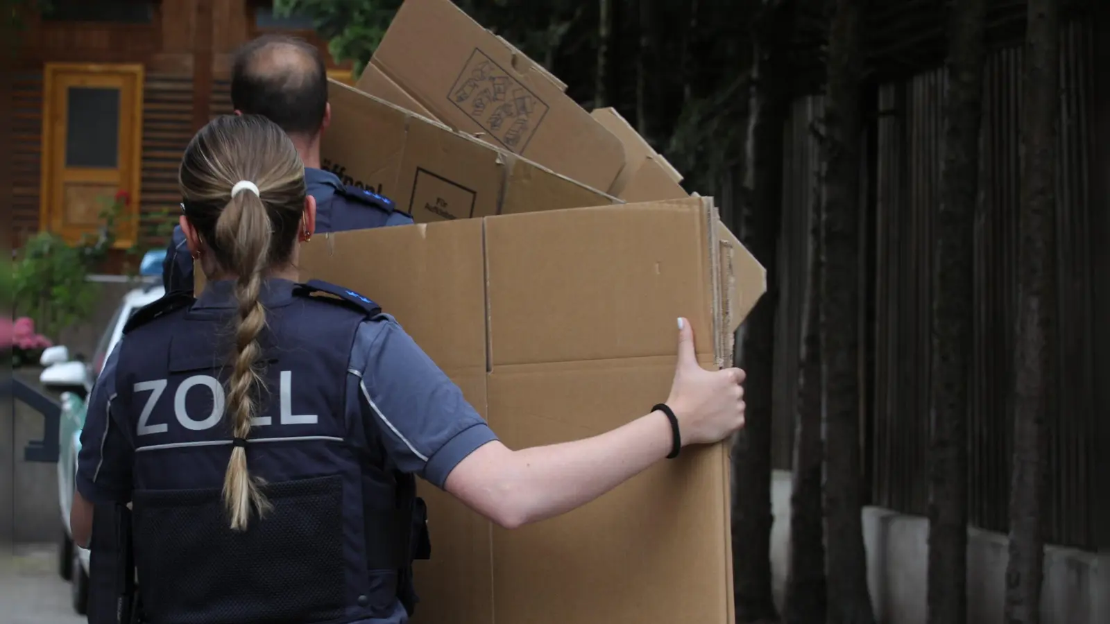 Zeitgleich fanden am Mittwochnachmittag Razzien bei Gastronomien in Ansbach, Bad Windsheim und Gunzenhausen statt. (Foto: News5/Markus Zahn)