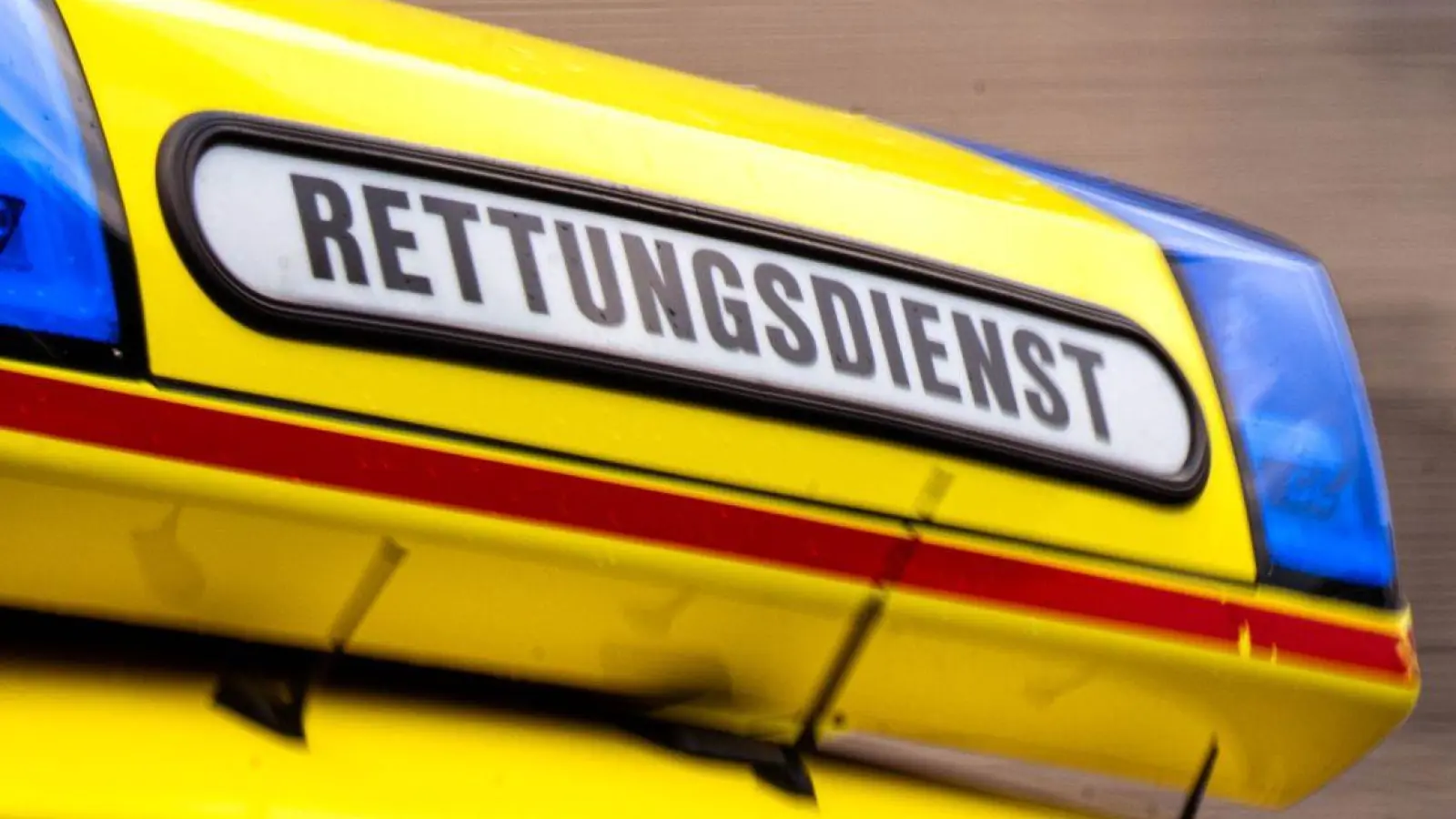Die Frau wurde ins Krankenhaus gebracht. (Archivbild) (Foto: Sina Schuldt/dpa)