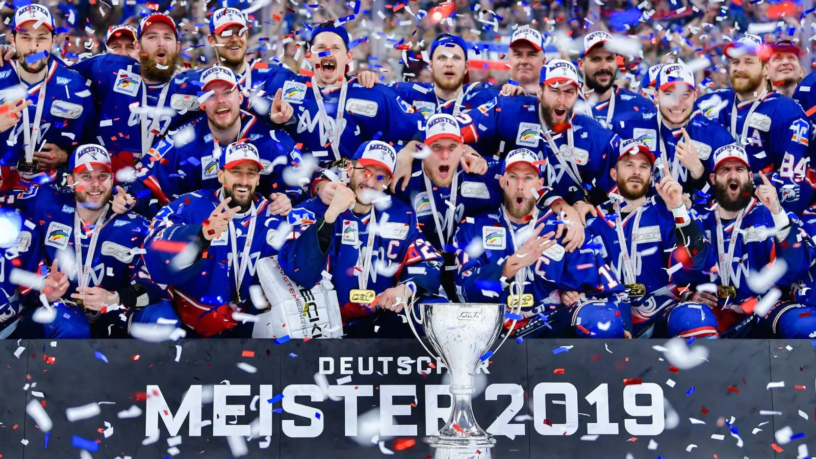 Viele DEL-Trainer sehen das Ende der Titel-Durststrecke für die Adler Mannheim gekommen. (Archiv) (Foto: Uwe Anspach/dpa)