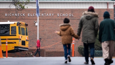 Ein Sechsjähriger hatte 2023 in einer Grundschule in Newport News auf seine Lehrerin geschossen. (Archivbild) (Foto: Billy Schuerman/The Virginian-Pilot via AP/dpa)