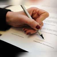 Scheinselbstständigkeit kann schwerwiegende rechtliche und finanzielle Folgen für Auftraggeber wie Auftragnehmende haben. (Foto: picture alliance / dpa)