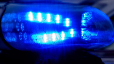 Die Polizei fuhr nach dem Notruf mit mehreren Streifen und zusätzlichen Kräften zur Einsatzstelle. (Symbolbild) (Foto: Klaus-Dietmar Gabbert/dpa)