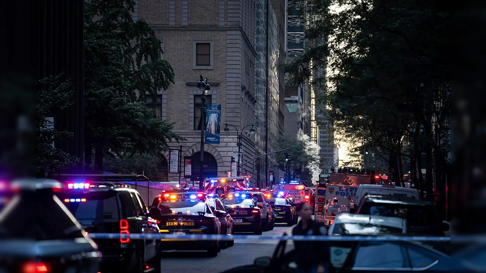 Großeinsatz der Polizei in New York nach einem Schussvorfall.  (Foto: Angelina Katsanis/AP/dpa)