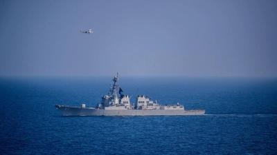 Der Lenkwaffenzerstörer „USS Mason“ gehört zu den Kriegsschiffen, die vom Iran nach US-Darstellung in der Straße von Hormus angegriffen wurden. (Archivbild)  (Foto: Petty Officer Samantha Alaman/DVIDS/US Navy/dpa)