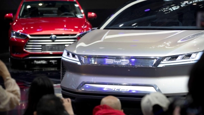 Der chinesische E-Autobauer BYD soll vom chinesischen Staat massive Subventionen erhalten haben. (Foto: Mark Schiefelbein/AP/dpa)