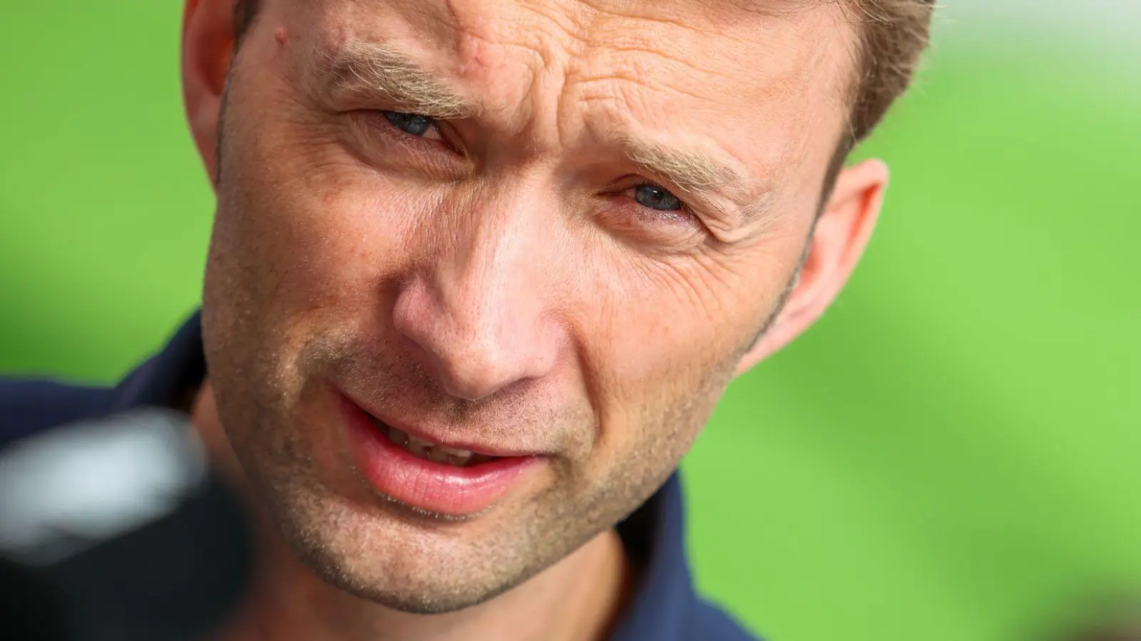 Simon Rolfes hat kurz vor Ende der Transferphase weitere Verstärkung für Leverkusen geholt.  (Foto: Christoph Reichwein/dpa)