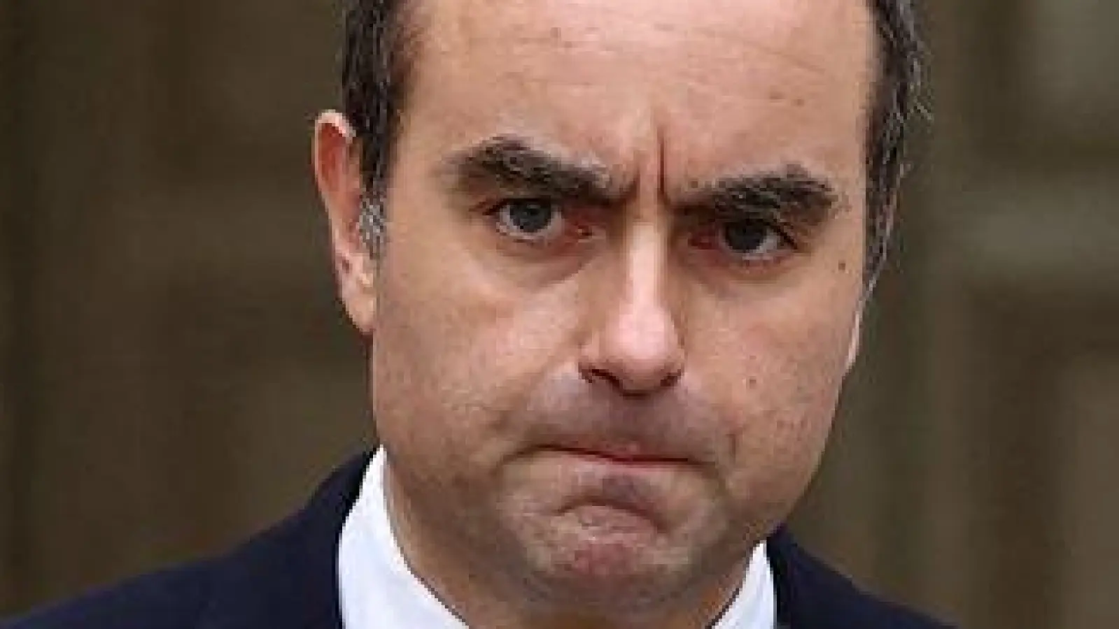 Der zurückgetretene Premier soll in Paris bis Mittwoch einen Ausweg aus der politischen Krise finden. (Foto: Stephane Mahe/Reuters Pool/AP/dpa)