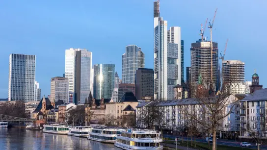 Blick auf die Frankfurter Skyline. (Foto: Helmut Fricke/dpa)