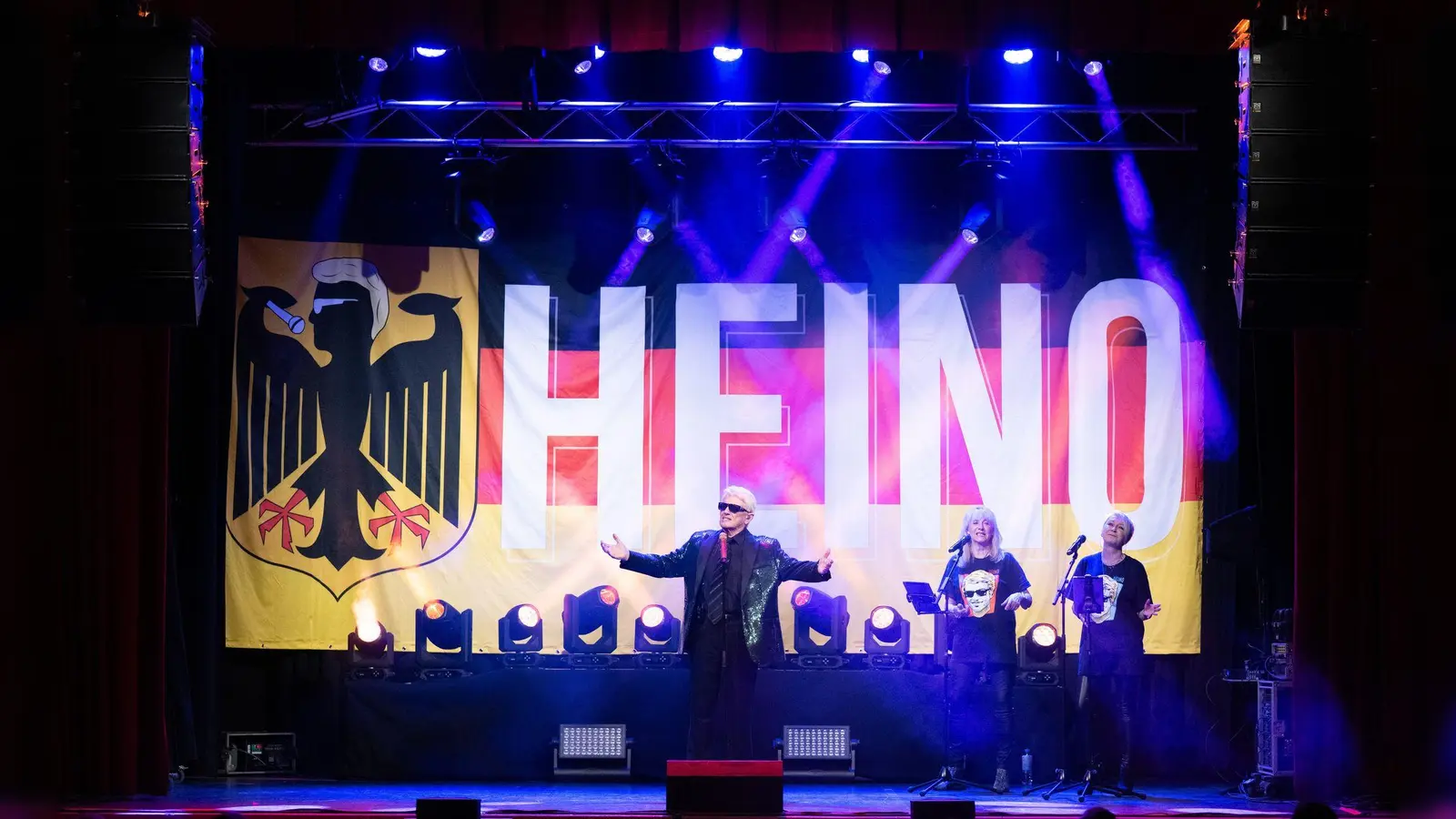 „Made in Germany“- das Motto der Tournee von Schlager- und Volksmusikstar Heino. (Archivbild) (Foto: Sebastian Kahnert/dpa)