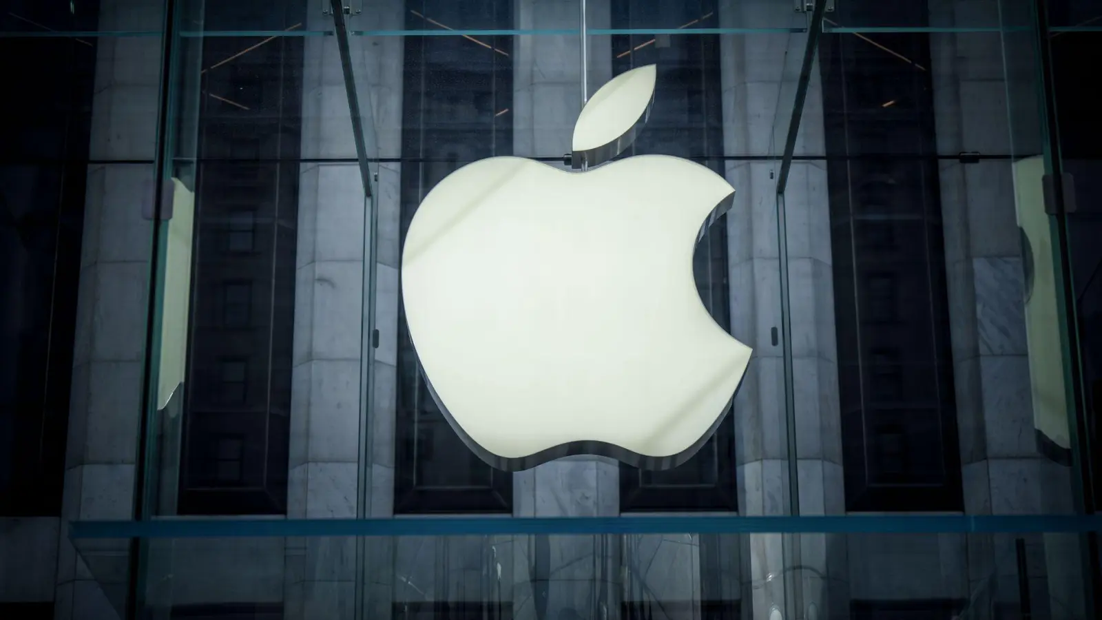 Trumps Zölle sorgen für höhere Kosten bei Apple. (Archivbild) (Foto: Michael Kappeler/dpa)