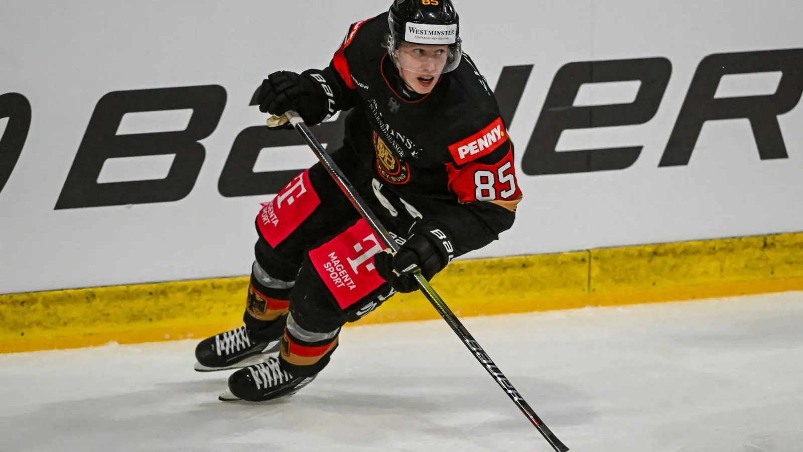 Wechselt nach München: Eishockey-Nationalspieler Elis Hede. (Foto: Armin Weigel/dpa)