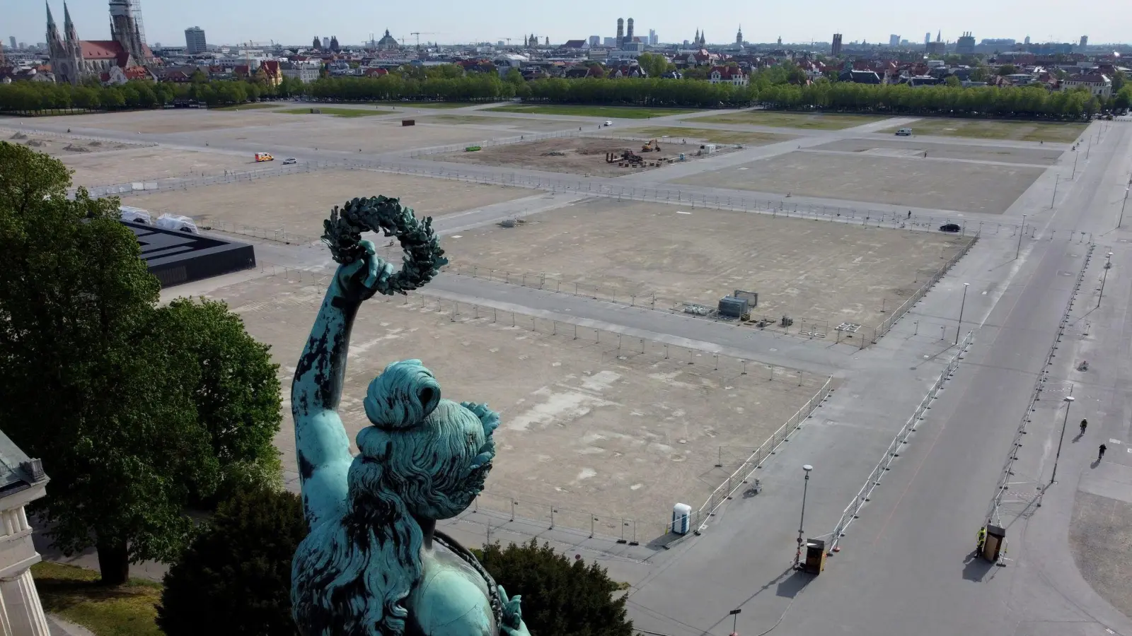 Die Veranstalter haben den Behörden eine Großdemonstration auf der Theresienwiese angezeigt. (Foto: Peter Kneffel/dpa)