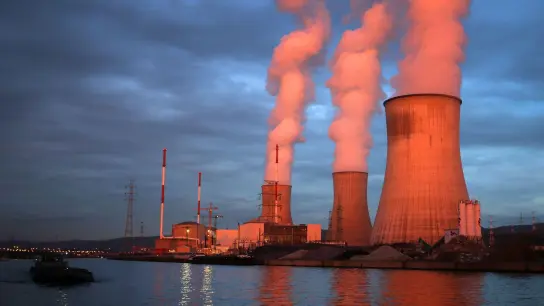 Das Atomkraftwerk Tihange liegt etwa 60 Kilometer von Aachen in Nordrhein-Westfalen entfernt. (Foto: Oliver Berg/dpa)