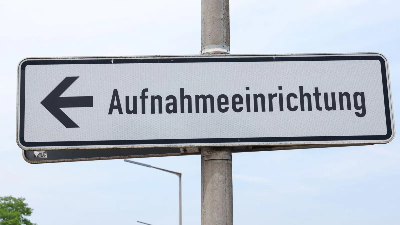 Zuerst werden die Asylbewerber in den Erstaufnahmeeinrichtungen der Länder untergebracht. (Symbolbild) (Foto: Daniel Löb/dpa)