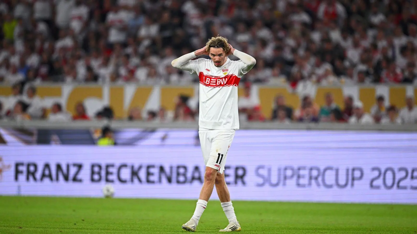 Nick Woltemade blieb im Supercup gegen seinen Wunschverein FC Bayern ohne Treffer. (Foto: Tom Weller/dpa)
