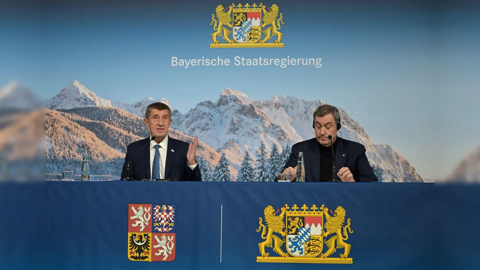 Besuch aus Prag: Ministerpräsident Söder und sein Gast Andrej Babis. (Foto: Malin Wunderlich/dpa)