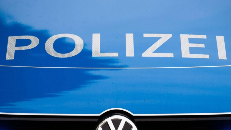 Im Ipshöfer Ortsteil Eichelberg riefen Anwohner die Polizei. Ein 48-Jähriger war verprügelt worden.  (Symbolbild: Lino Mirgeler/dpa)